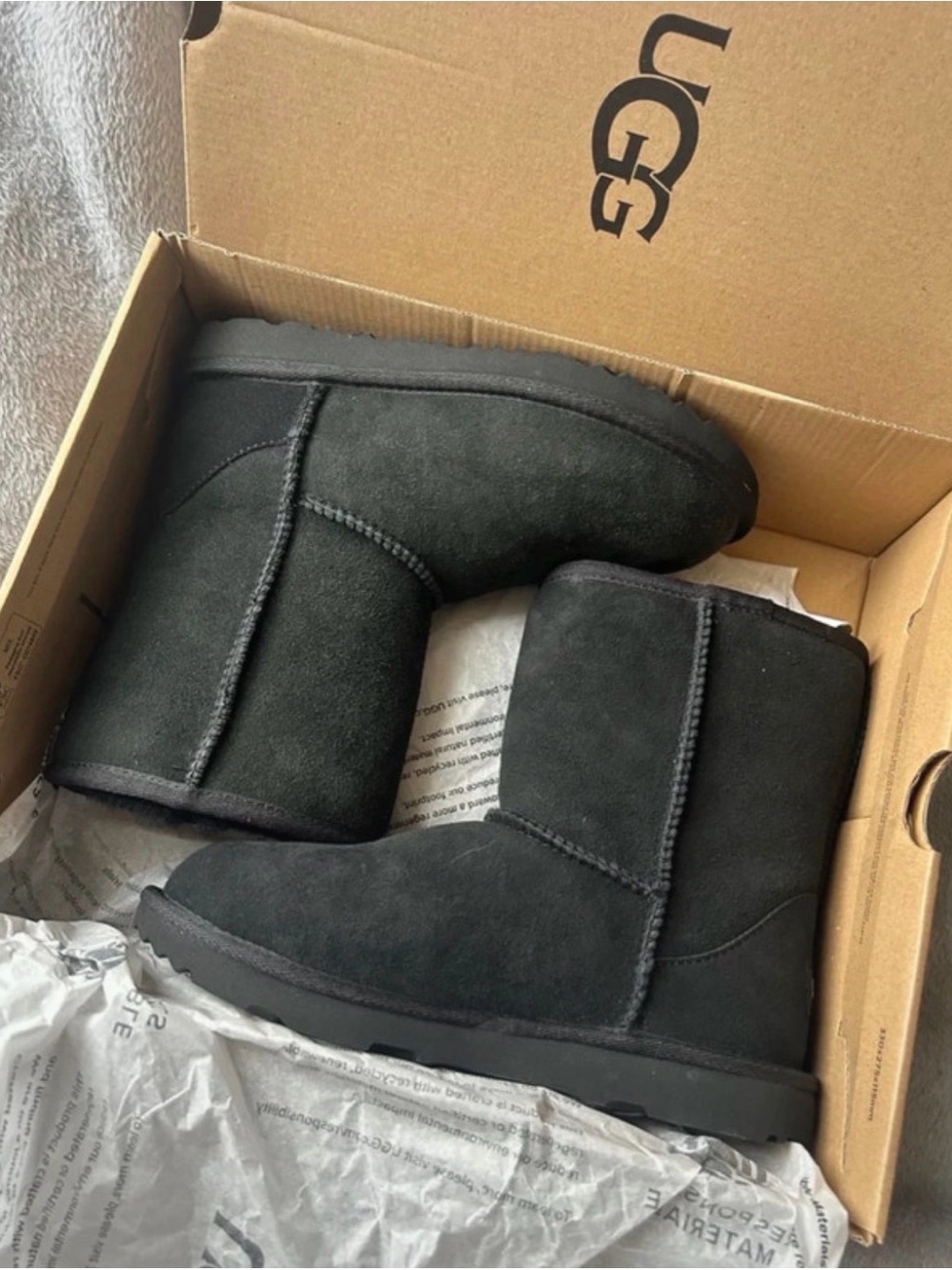 Authentic UGG Kids’ Classic II boots in classic Black Sz 4 youth